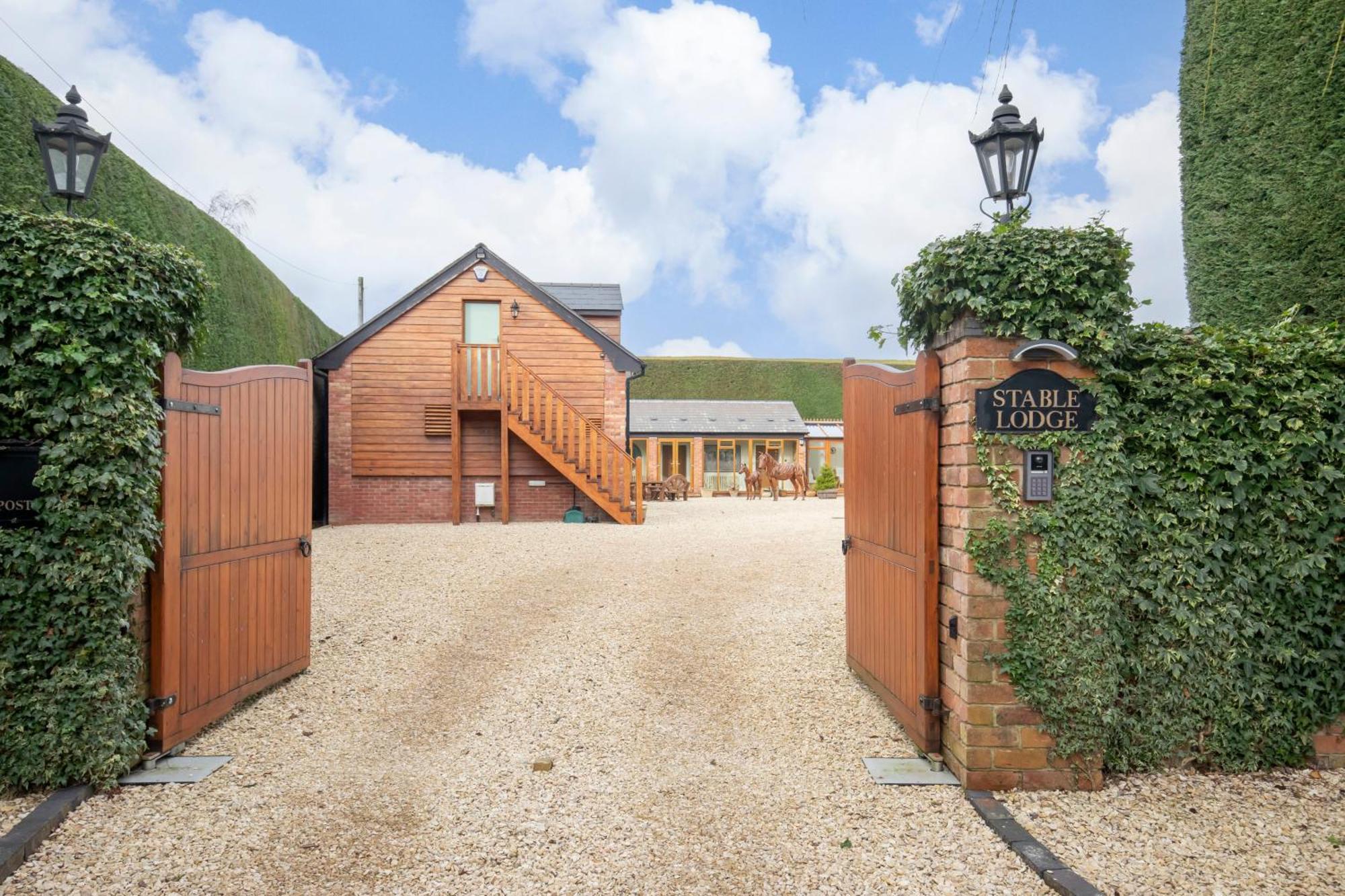 Stable Lodge - Boutique Bed & Breakfast Shurdington Dış mekan fotoğraf